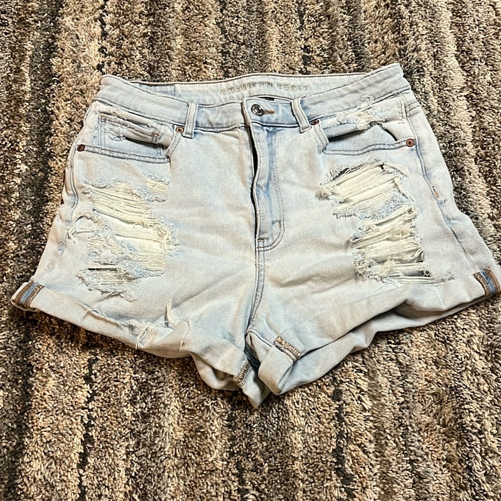 American Eagles Distressed High Rise Mom Short